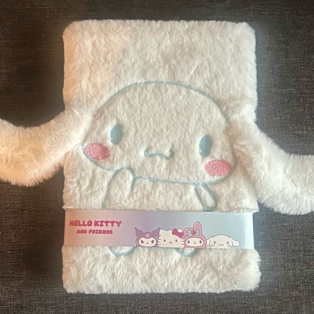 NWT HELLO KITTY MY MELODY OR CINNAMOROLL NOTEBOOKS! ILLUSTRATION ON EACH CORNER - Picture 3 of 8